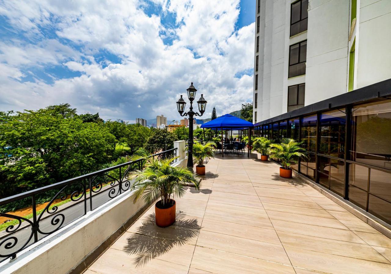 Hotel Cosmos קאלי מראה חיצוני תמונה
